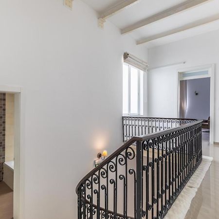 Charming Four Bedroom Townhouse One Minute Away From The Seafront Sliema Exteriör bild