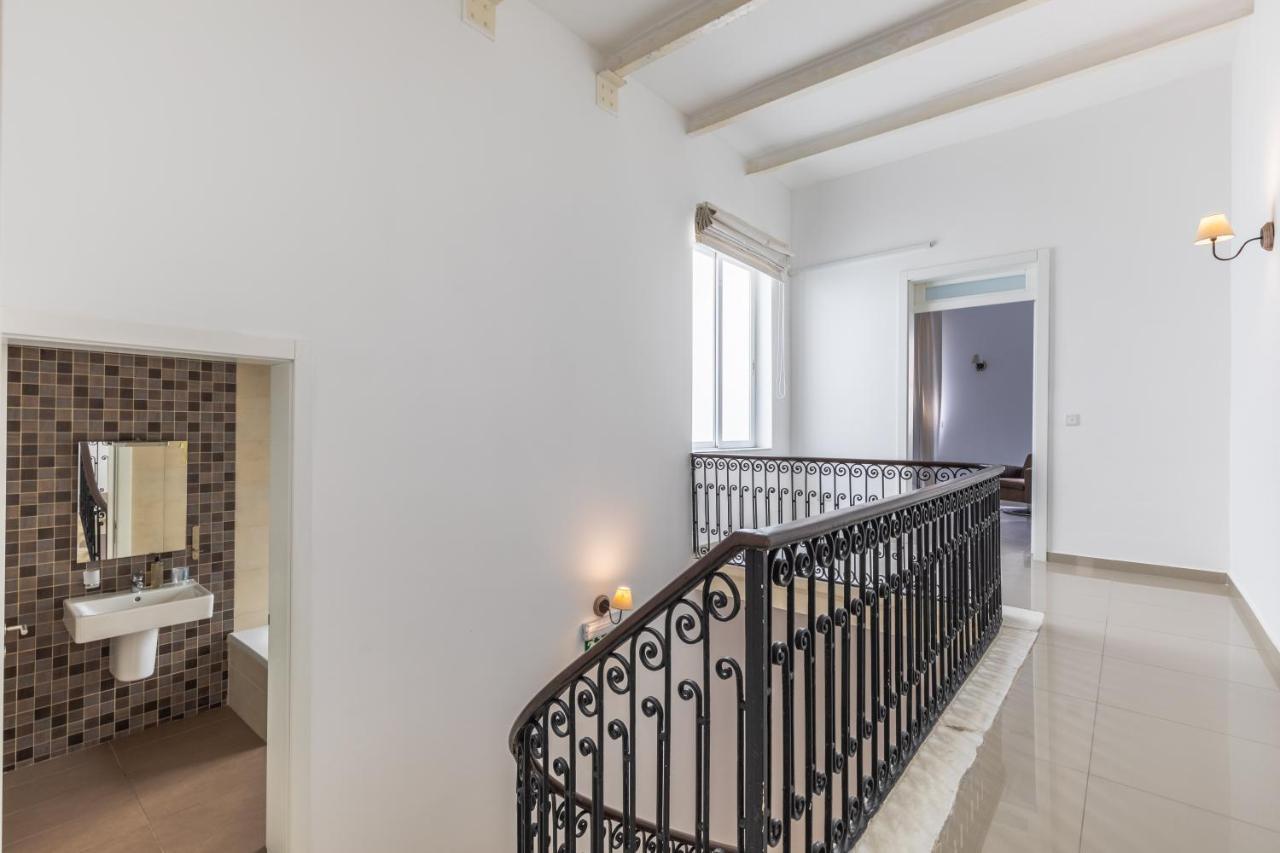 Charming Four Bedroom Townhouse One Minute Away From The Seafront Sliema Exteriör bild