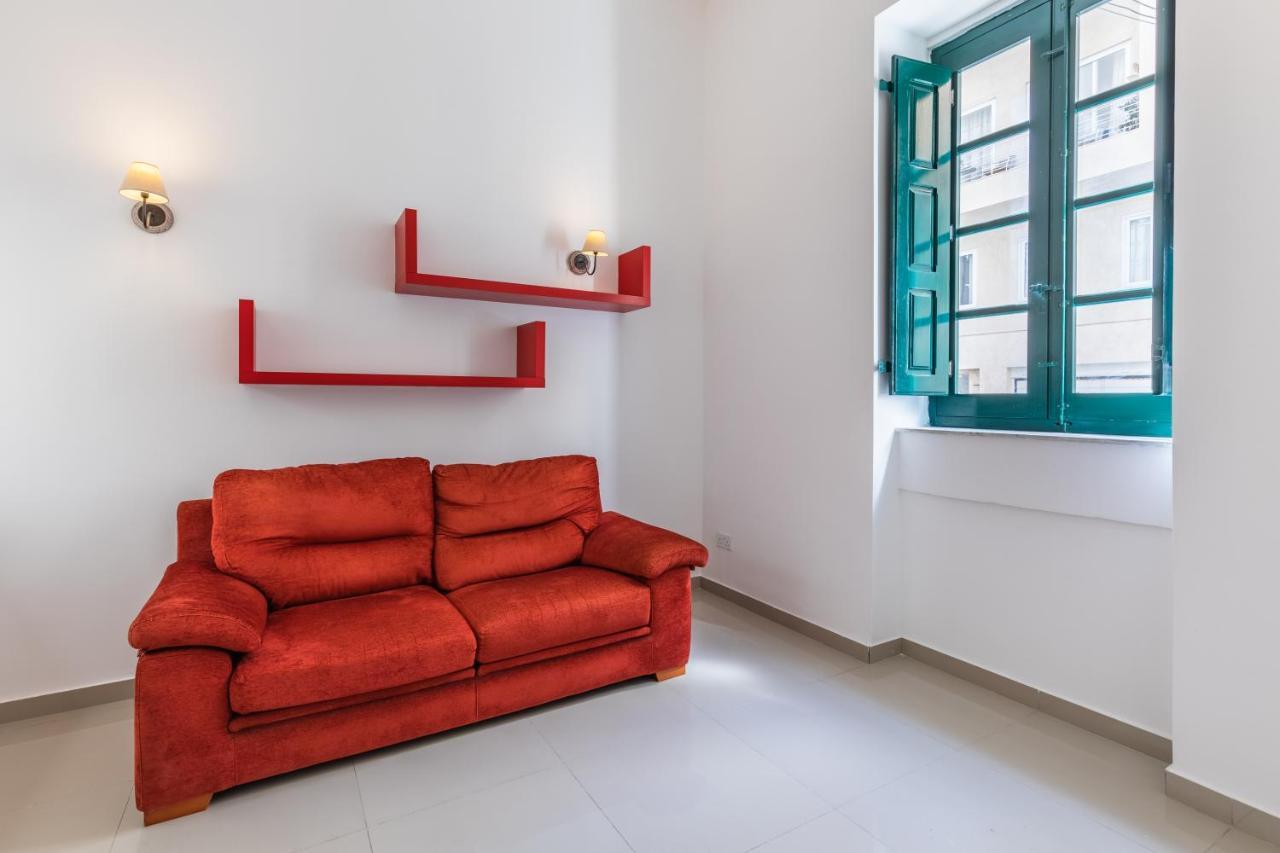 Charming Four Bedroom Townhouse One Minute Away From The Seafront Sliema Exteriör bild